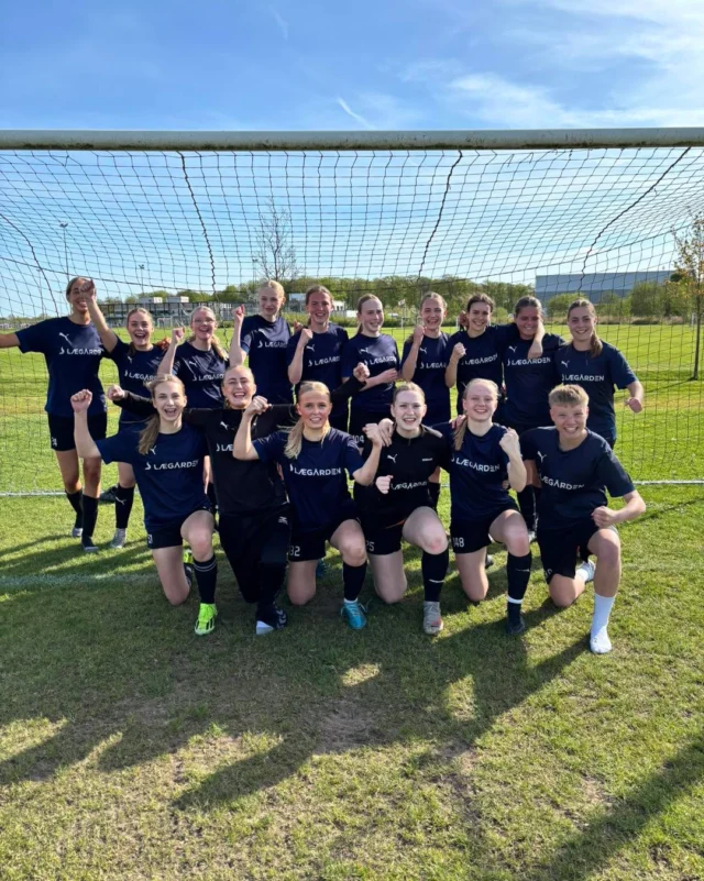Stort tillykke til Lægårdens piger, som i dag har kvalificeret sig til DM i fodbold for efterskoler🤗⚽️💪.

Det betyder, at både drenge og piger skal afsted til DM, som afholdes på Vivild efterskole fra den 14.-16. maj⚽️😊