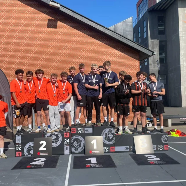 Se lige de her stærke drenge💪💪😊!
De har lige vundet DM for efterskoler i funktionel fitness🤩🤩. Stort tillykke til dem og Lægårdens fitnesslinje🥇🏆 
#ﬁtness #laegaarden #lægården2425