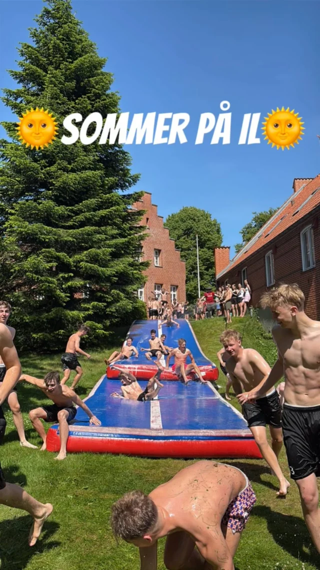 Vi fortsætter stærkt med eftermiddagsaktiviteterne her i eksamensperioden - i dag stod den på glidebane🤩💚🫰💛🌞💙🤙🧡💧