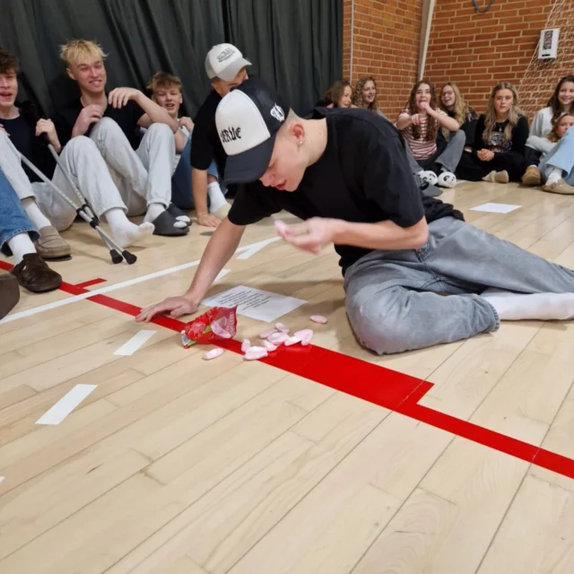 I vores lille mindeserie er vi nu nået til jul, og dermed var den første halvdel af efterskoleåret til ende. I december blev der også julehygget på Lægården med julemad og og pakkespil, inden eleverne blev sendt på juleferie med påbud om at få pakket skitøj og pas, for lige efter jul ventede skituren til Østrig⛷🏂🚠😃
