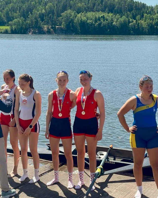 Stort tillykke til Ella Hjortkjær, Anna Bosness og Noah Baltser, som i denne weekend har vundet guldmedaljer ved de nordiske juniormesterskaber i roning🥇🥇

Alle 3 har været en del af Lægårdens rolinje og @holstebroelitesport 😊😊 #laegaarden #roning