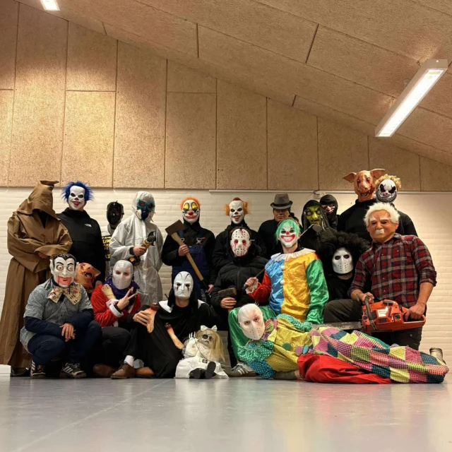 Natten har været liiidt mere uhyggelig end den plejer, da dette modbydelige hold af seriemordere og andet godt, sørgede for halloweenløb i stedet for nattesøvn👻👻🎃🎃🎃😱😱 
#halloweeen #laegaarden #lægården2526