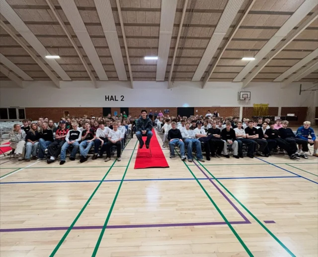 I dag havde vi fint besøg af brandvarme @mikel__gogorza fra FC Midtjylland, som fortalte lidt om, hvordan han allerede som 19 årig, er nået så langt som han er. Derudover blev der stillet spørgsmål fra et meget spørgelystent publikum 😊. 1000 tak for besøget, Mikel og held og lykke med de kommende kampe😊⚽️💪🏻 #laegaarden #fcm