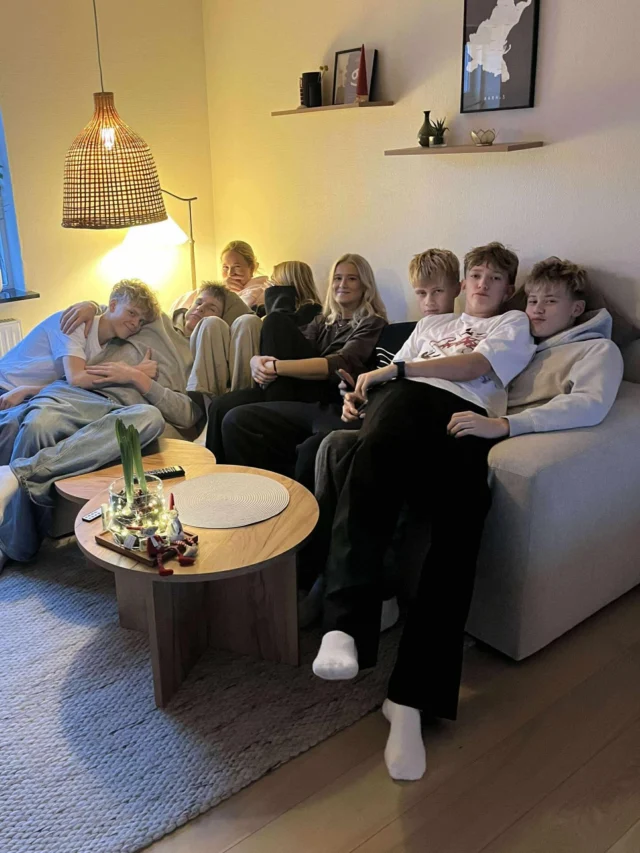 Der er rigtig blevet julehygget både inde og ude her i eftermiddag, hvor vi har haft ekstra langt kontaktgruppemøde. Nogle brugte tiden ved at tage på skøjter, mens andre har lavet pebernødder, spist æbleskiver og spillet dart💘⛸️🎅🤶🎄 #julehygge #laegaarden #lægården2526