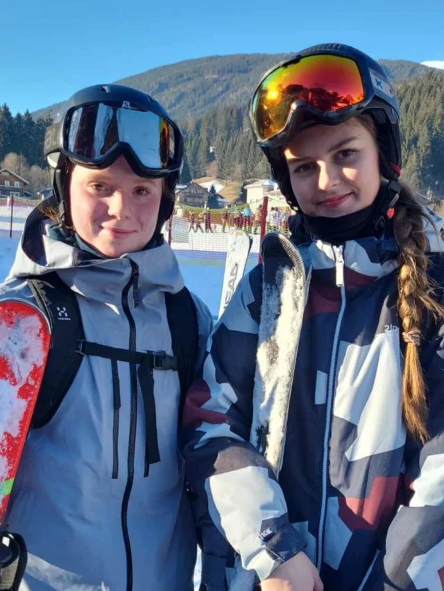 Så er det slut! Den sidste piste er kørt, de sidste sprøde pomfritter er blevet spist, og vi har nu vendt busserne nordpå mod Danmark😊🇩🇰🇩🇰
Vi har haft en fantastisk tur, hvor en masse elever, som aldrig tidligere havde stået på ski, nu kan suse afsted i fuld kontrol, og dem som allerede var gode på ski er blevet endnu bedre⛷️💪🏻😊

Derudover er sådan en tur, hvor vi allesammen har det samme projekt, helt sikkert godt for det store fællesskab, hvor vi kan mærke, at eksisterende relationer styrkes og nye skabes🙏🏻❤️. Tak for en dejlig tur😊 
#laegaarden #skitur #lægården2526