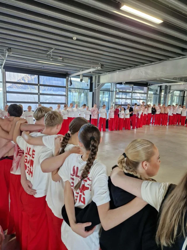 Klar til @jyske.bank.boxen 🤸🤸♀️ 😍😍#laegaarden #efterskolernesgymnastikstævne #lægården2526