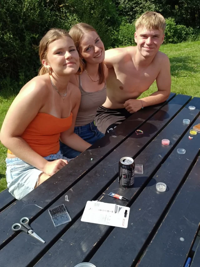Outroturen nydes for fulde gardiner i det skønne sommervejr.🌞😍🫶. Nu er vi snart klar til eksklusiv biografoplevelse i @bigbio_holstebro

#lægaarden #outrotur #lægården2526