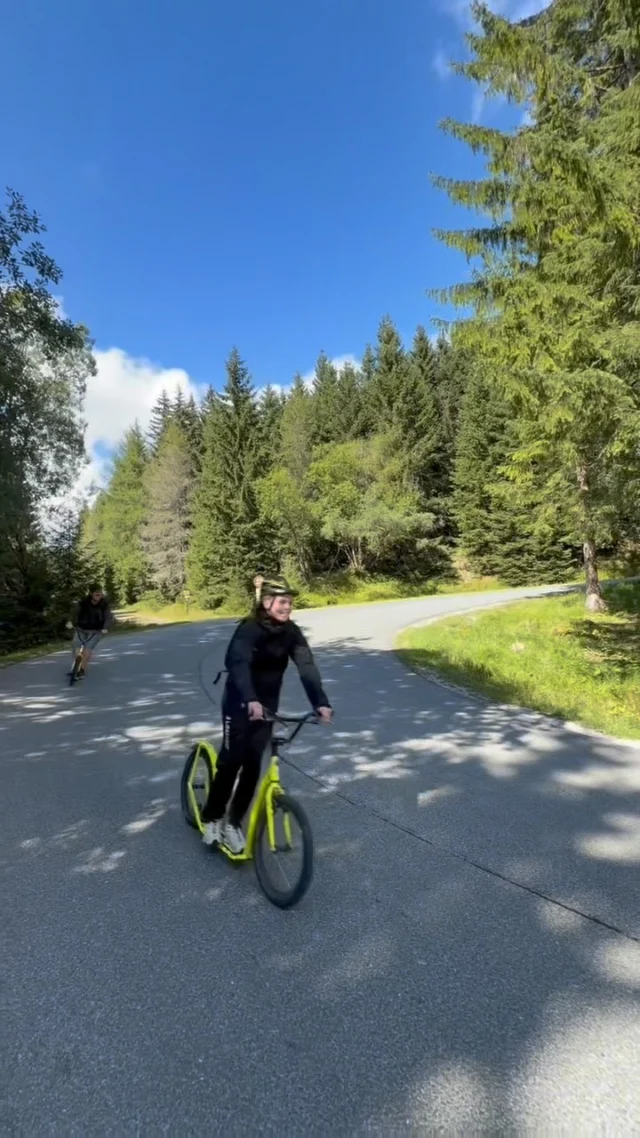 Dag 1 i Tjekkiet 🤩🤙🏻🇨🇿 I morges ankom vi til vores hotel i byen Špindlerův Mlýn - og kort tid efter gik dagens aktiviteter i gang! 
Eleverne er delt op i forskellige hold, og kommer, i løbet af dagene hernede, til at prøve alle de forskellige aktiviteter 🧗🏻‍♂️🚴🏼🎯🛝