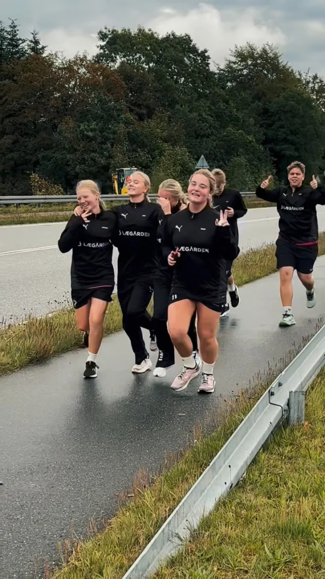 I dag fik eleverne lov til at løbe på weekend, da vi havde sendt gymnastiklærerne på kursus🏃♀️🏃😅 #laegaarden #lægården2627 #løbløbløb
