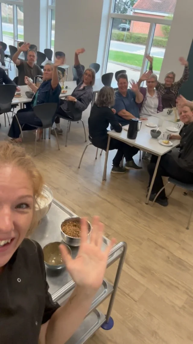 Eleverne er på klasse tur, og det kan mærkes i huset 😢 her er tomt og stille uden vores skønne unge mennesker, men vi der er tilbage forsøger at holde gang i skolen 🤸‍♀️⚽️🎱♦️♥️♠️ så vi har en lille bøn til eleverne, kom nu snart hjem igen 🤞🏻vi savner jer ♥️ #lægården2627 #laegaarden