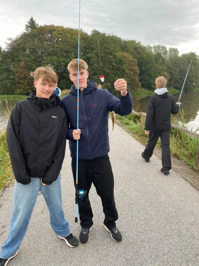 Tirsdag var en aktivitetsdag, hvor rigtig mange havde valgt at tage med til Vildbjerg og spille fodbold, mens resten hyggede med golf, fiskeri, pizza i det fri og stormester😊. På trods af “lidt” regn en rigtig hyggelig dag😍😍. #laegaarden #lægården2627 #aktivitetsdag