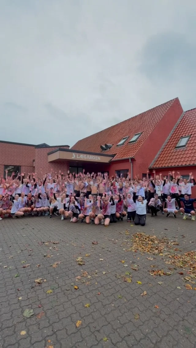 COLOR RUN ❤️🧡🩷 Lægårdens velgørenhedsløb støtter i år kræftens bekæmpelse med 47.000 kr! - det er vi utrolig stolte over. Tak til alle sponsorer 🤩 #kræftenbekæmpelse #laegaarden #efterskole #colorrun
