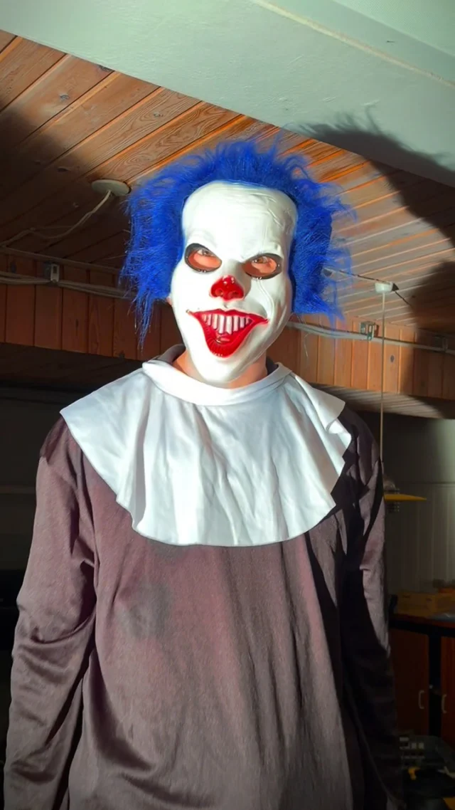 GYSERLØB 🤡☠️👺 I nat blev eleverne vækket kl. 00:30 og sendt ned i foredragssalen. Herefter blev de, i mindre grupper, sendt afsted på årets gyserløb Det gik nogenlunde som på videoen her - og vi har da fundet ud af, at der i hvert fald ikke er noget galt med elevernes stemmebånd🤫🫣 Vi håber de har kunnet sove i nat….
#laegaarden #efterskolelivet #gyserløb