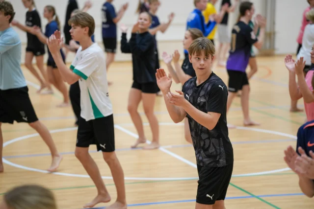 Fredagen slutter altid med gymnastik og højt humør🥳🕺💃😊 #laegaarden #lægården2627 #fællesskab